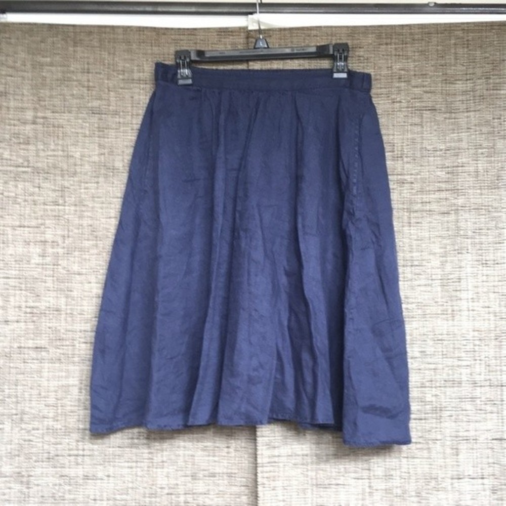 Linen skirt.